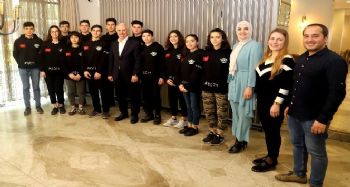 Robot Takımına Amerika seyahati öncesi moral yemeği