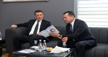 Başkan Özyiğit, Bakan Ziya Selçuk'a ‘Erken Çocukluk Eğitimi Projesi'ni anlattı