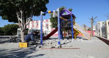 Erdemli Belediyesi'nden okullara oyun parkı desteği