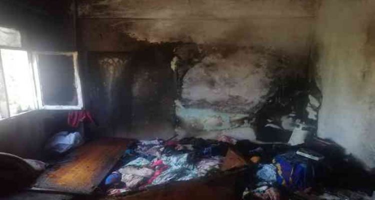 Sobadan çıkan kıvılcım evi yaktı