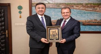 Kırgız Cumhuriyeti Büyükelçisi Ömüraliyev, Başkan Seçer'le bir araya geldi