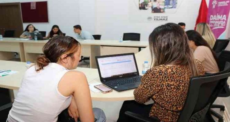Toroslar Belediyesinden adaylara ücretsiz 'tercih danışmanlığı' desteği