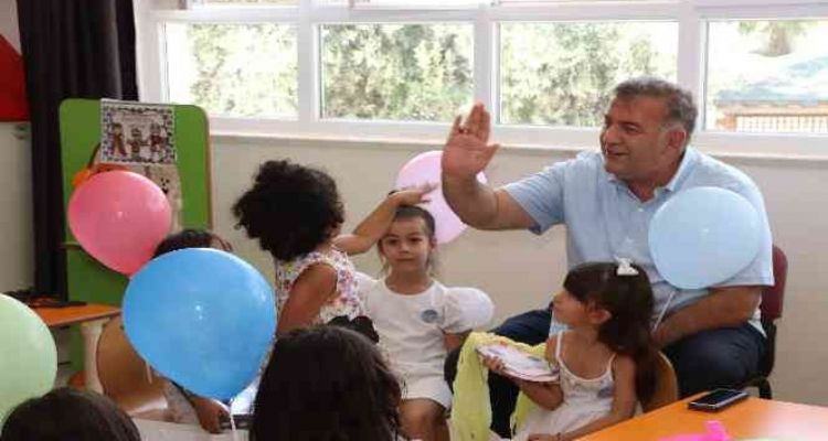 Mersin'de minik öğrenciler uyum haftasında sınıfları doldurdu