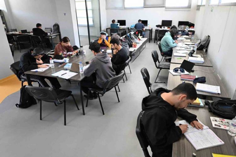 Mersin’de okuma salonları öğrencilerin ikinci adresi oldu