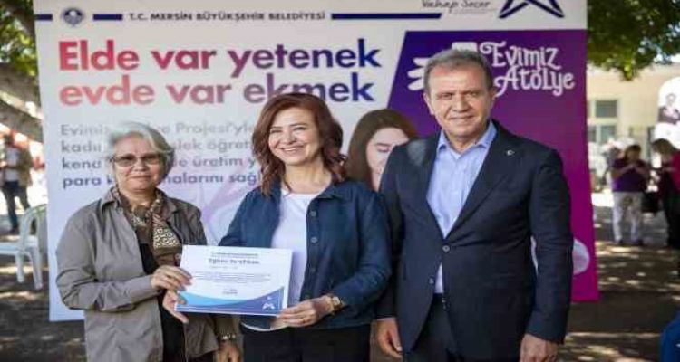 ‘Evimiz Atölye’ kursunu tamamlayan kadınlar sertifikalarını aldı