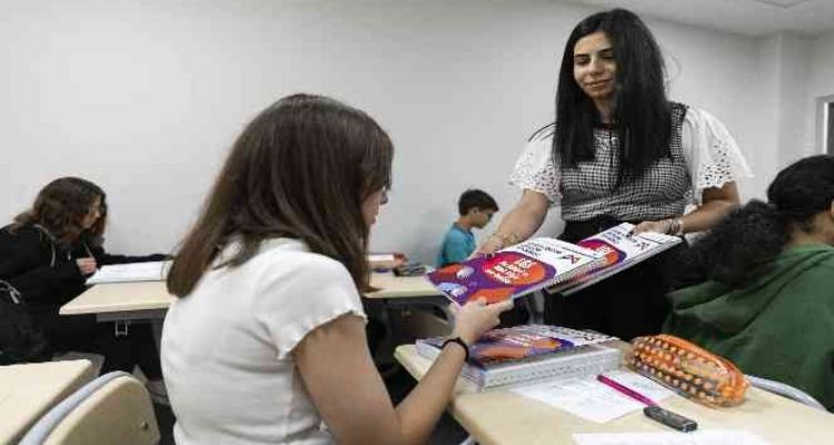 Mersin'de YKS ve LGS adaylarına ücretsiz kaynak kitap