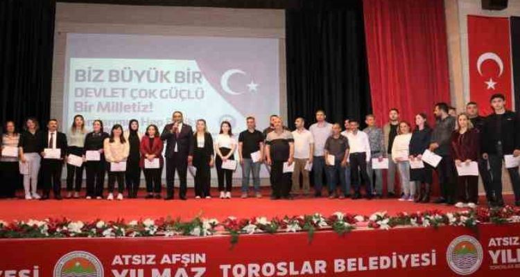 Toroslar'da depremde fedakarca çalışan personele teşekkür belgesi