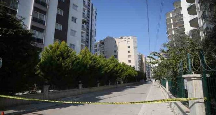 Mersin'de depremden etkilenen 3 bina boşaltıldı