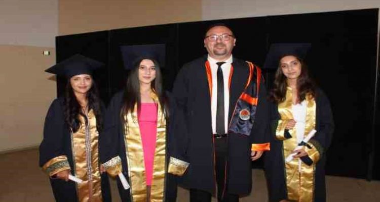 Erdemli MYO'da 28. dönem mezuniyet heyecanı