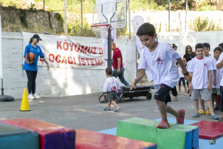 Mersin’de çocuklar ‘Sporbüs’ ile sporla buluşuyor