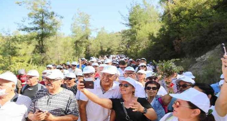 Mezitli'de vatandaşlar doğa yürüyüşünde buluştu