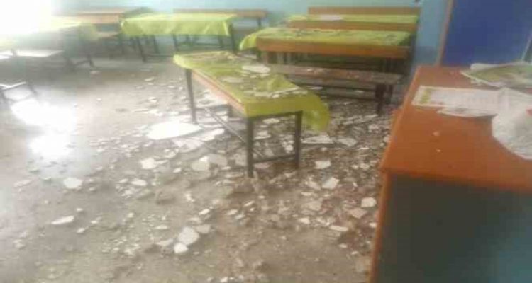 Okulda tavan sıvası düştü, 2 öğrenci yaralandı