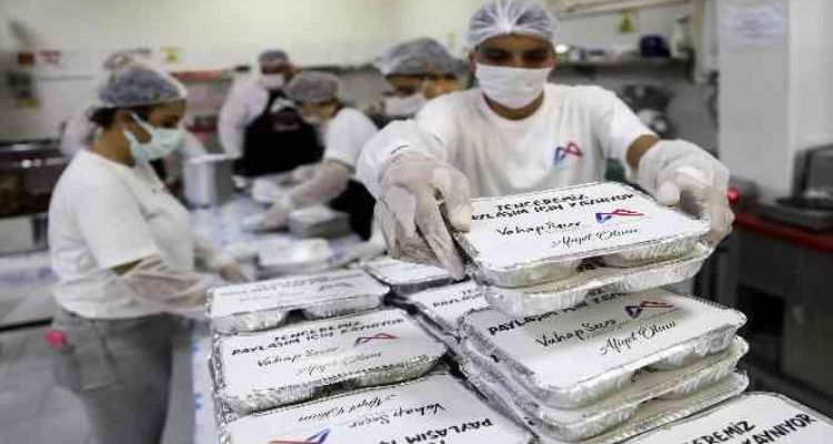 Mersin Büyükşehir Belediyesinin yemek hizmeti 3 milyon pakete ulaştı