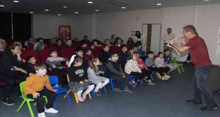 Mersin'de özel gereksinimli bireyler Magic terapi ile eğlendi