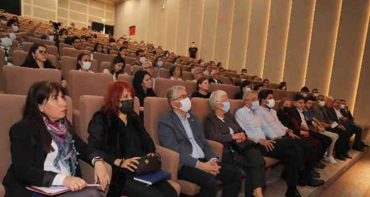 Mezitli Belediyesi çalışanlarına metaverse semineri