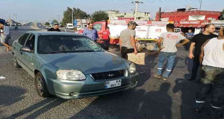 Tarsus'ta otomobille çarpışan motosikletli yaralandı