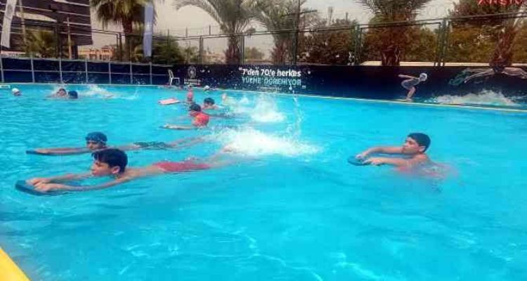 Akdeniz'de ücretsiz yüzme kursları başlıyor