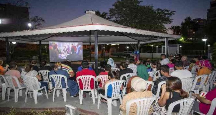 Özel bireyler için açık havada film etkinliği