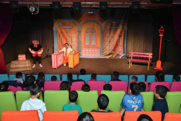 ‘Tiyatro Seyretmeyen Çocuk Kalmasın’ projesi büyüyor