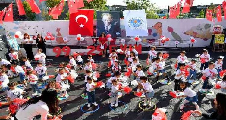 Miniklerden Cumhuriyet Bayramı'nda coşkulu kutlama