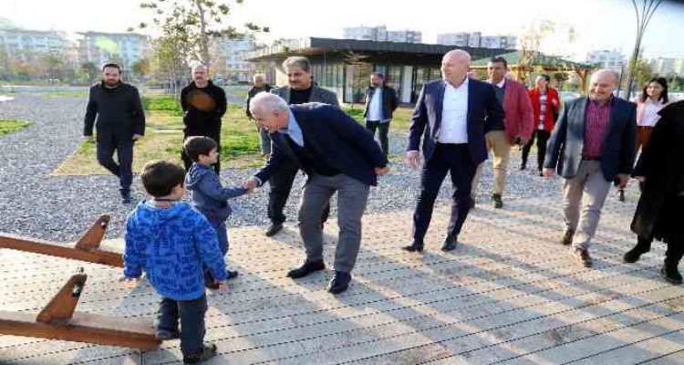 Akdeniz'de geri dönüşüm malzemeleri çocuk parkına dönüşüyor