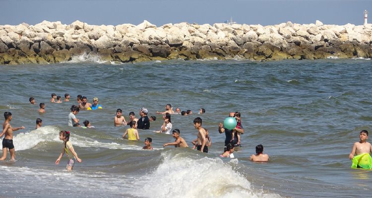 Mersin’de nem oranı yüzde 75’lere ulaşırken, hissedilen hava sıcaklığı 35 dereceyi aştı