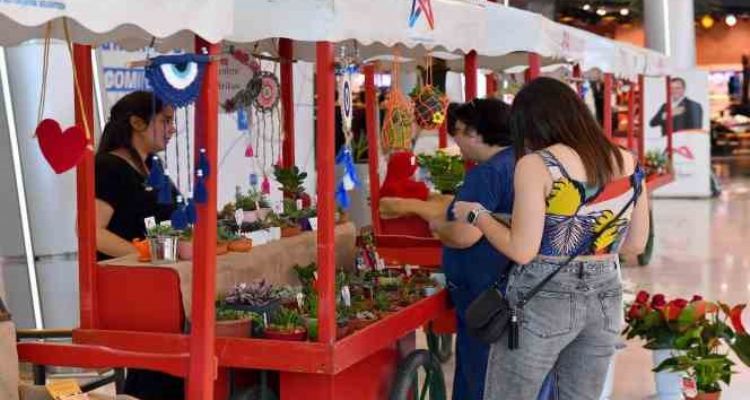 Mersin'de ‘Çiçek Pazarı’ bu kez Anneler Günü için açıldı