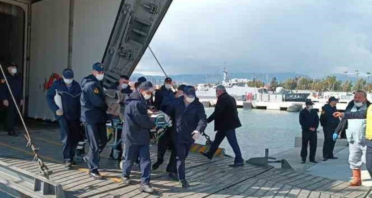 Yaralı depremzedeler gemiyle Mersin'e getirildi