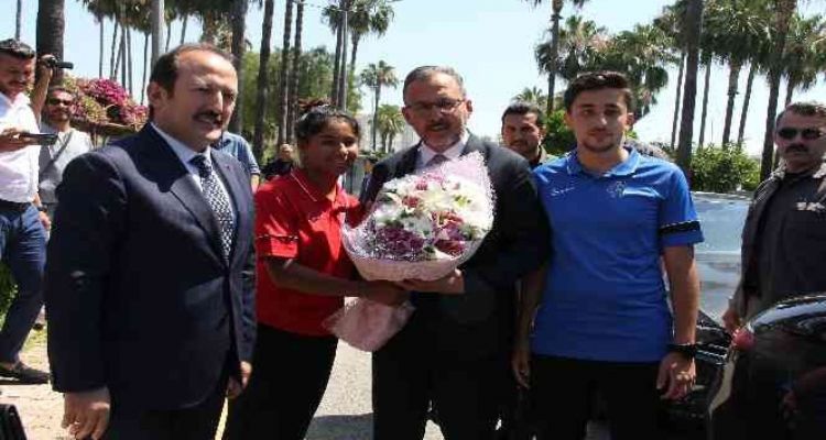 Gençlik ve Spor Bakanı Kasapoğlu Mersin'de
