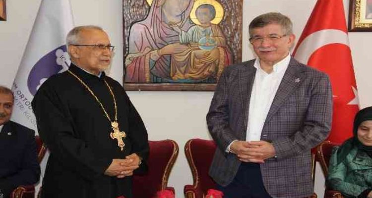 Davutoğlu, Mersin'de Hristiyan cemaatiyle buluştu