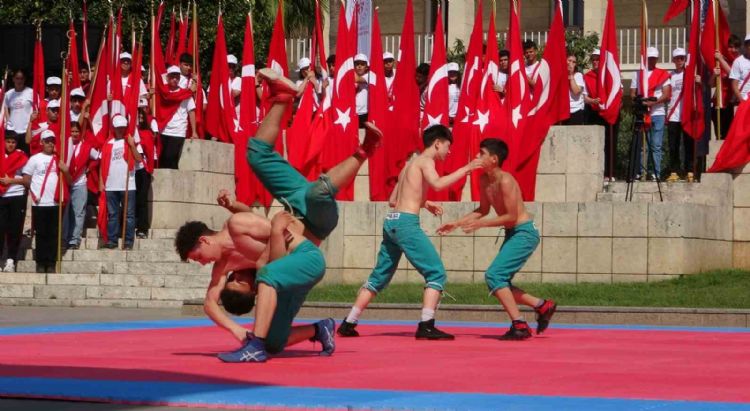 Mersin’de 19 Mayıs coşkuyla kutlandı