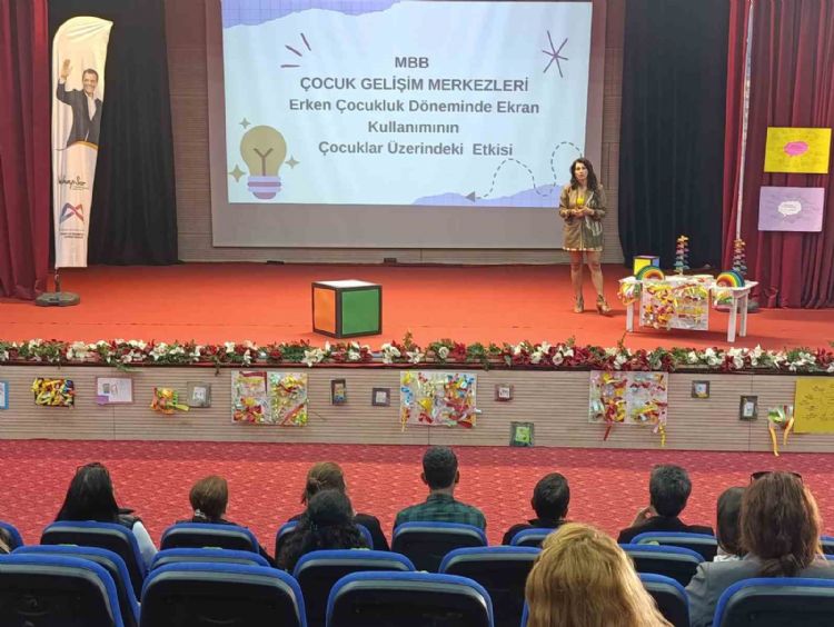 Mersin’de ebeveynlere ‘çocuklarda ekran kullanımı’ anlatıldı