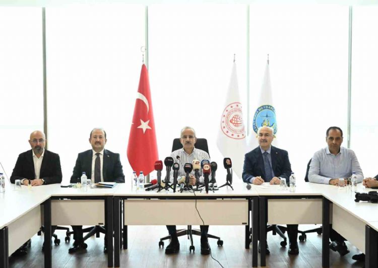 Bakan Uraloğlu: Hem Mersin’de, hem Adana’da yeni konteyner veya dökme yük liman projelerimiz devam ediyor