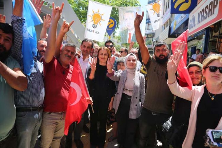 MİLLETVEKİLİ ADAYI SÖYLEMEZ’E MUT’TA SEVGİ SELİ