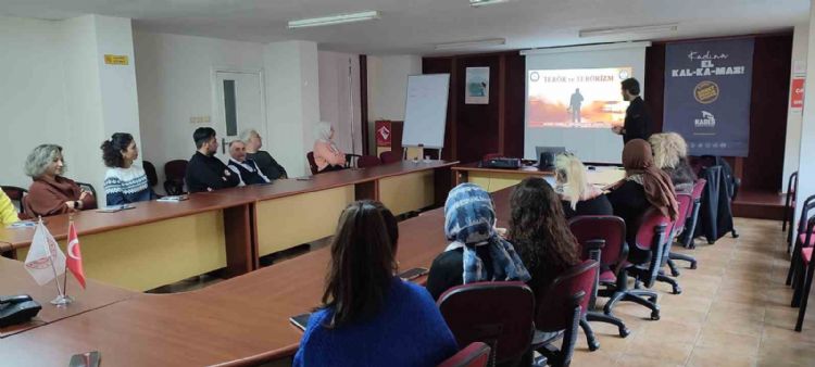 Mersin’de vatandaşlar terör faaliyetleri konusunda bilgilendiriliyor