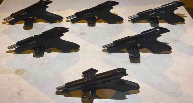 Mersin'de bir araçta 6 adet ruhsatsız tabanca ele geçirildi