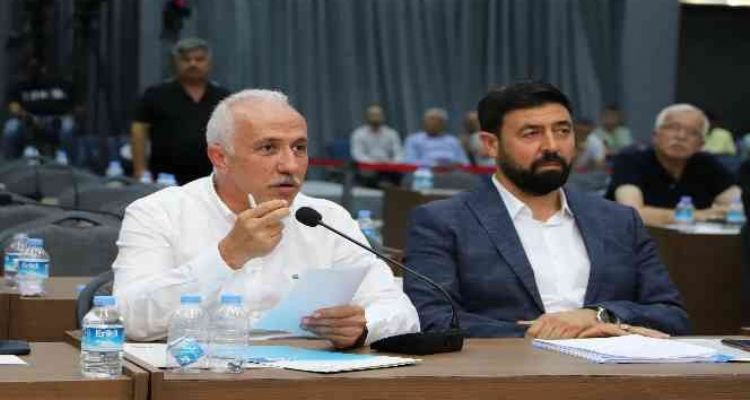 Gültak: "Deniz kenti Mersin'de su sporları bile yok"
