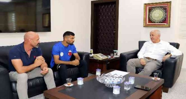 Kick Boks sporcusu Hatip, Konya'dan madalya ile dönmek istiyor