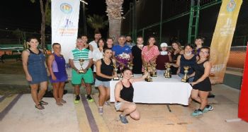 Mezitli'deki tenis turnuvasında 60 sporcu ter döktü
