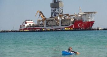 "Kanuni" kırmızı beyaza boyandı, Türk bayrağı işlendi