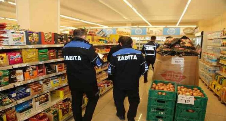 Erdemli zabıtası, zincir marketlerde fiyat denetimi yapıyor