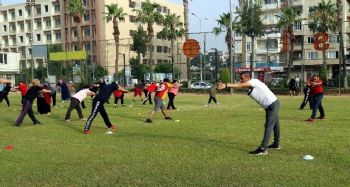 Akdeniz'de sağlık için sabah sporu başladı