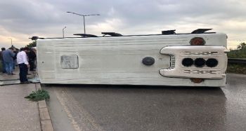 Mersin'de işçileri taşıyan midibüs devrildi: 6 yaralı
