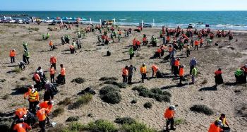 Mersin sahillerinde temizlik çalışması yapıldı