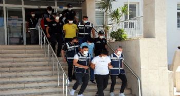 Çaldıkları sosyal medya hesaplarıyla vatandaşı dolandırdılar
