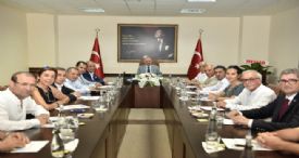 VALİ ÇAKACAK, MERSİNLİ SANAYİCİ VE İŞ İNSANLARINI KABUL ETTİ
