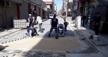 Akdeniz'de yol ve kaldırım çalışmaları kesintisiz sürüyor