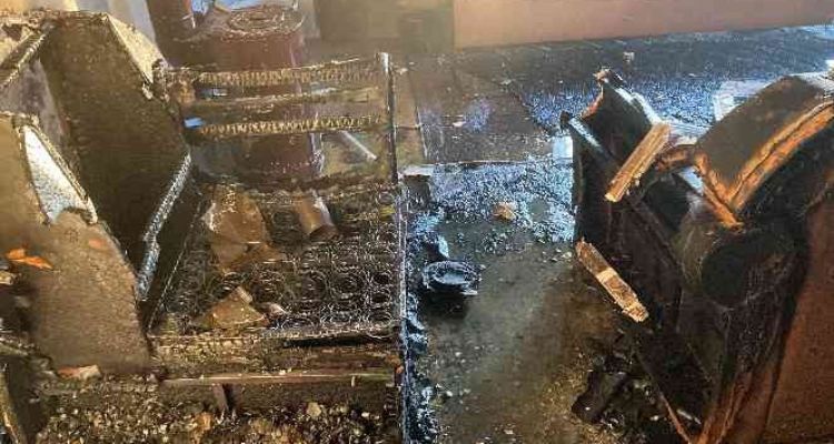 Mersin'de ev yangını: Birçok eşya küle döndü