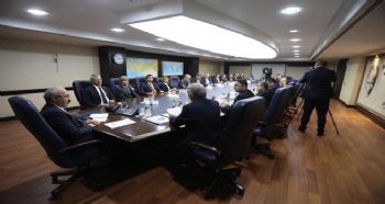 MEP, BAKAN ELVAN’A MERSİN PROJELERİNİ SUNDU