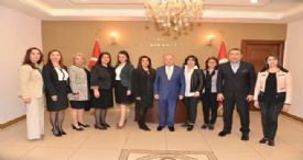 VALİ ÇAKACAK, MERSİNLİ KADIN GİRİŞİMCİLERİ KABUL ETTİ